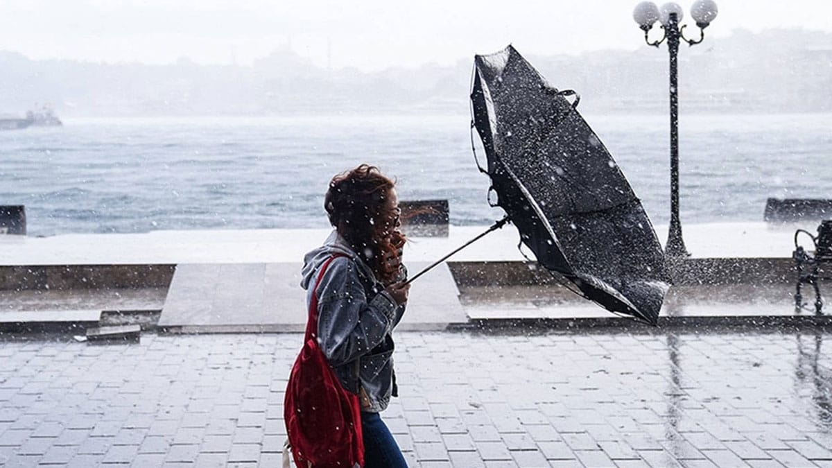 AKOM dan İstanbul a  fırtına  uyarısı